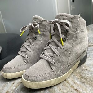 MSorel Out N About Suede Wedge Waterproof Bootie in Dove Quarry Women’s 8